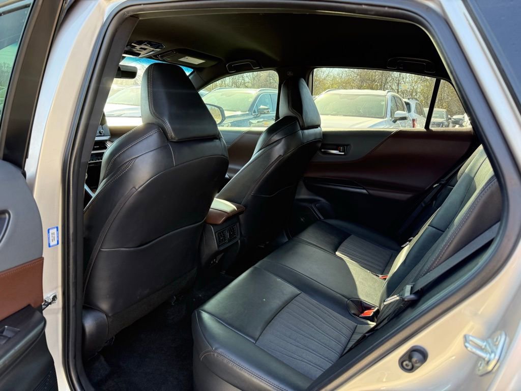 Used 2021 Toyota Venza XLE image 12