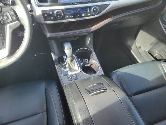 Used 2016 Toyota Highlander XLE FWD image 23