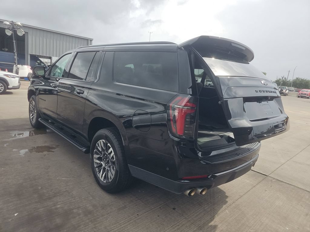 Used 2025 Chevrolet Suburban Z71 AWD/4WD image 7