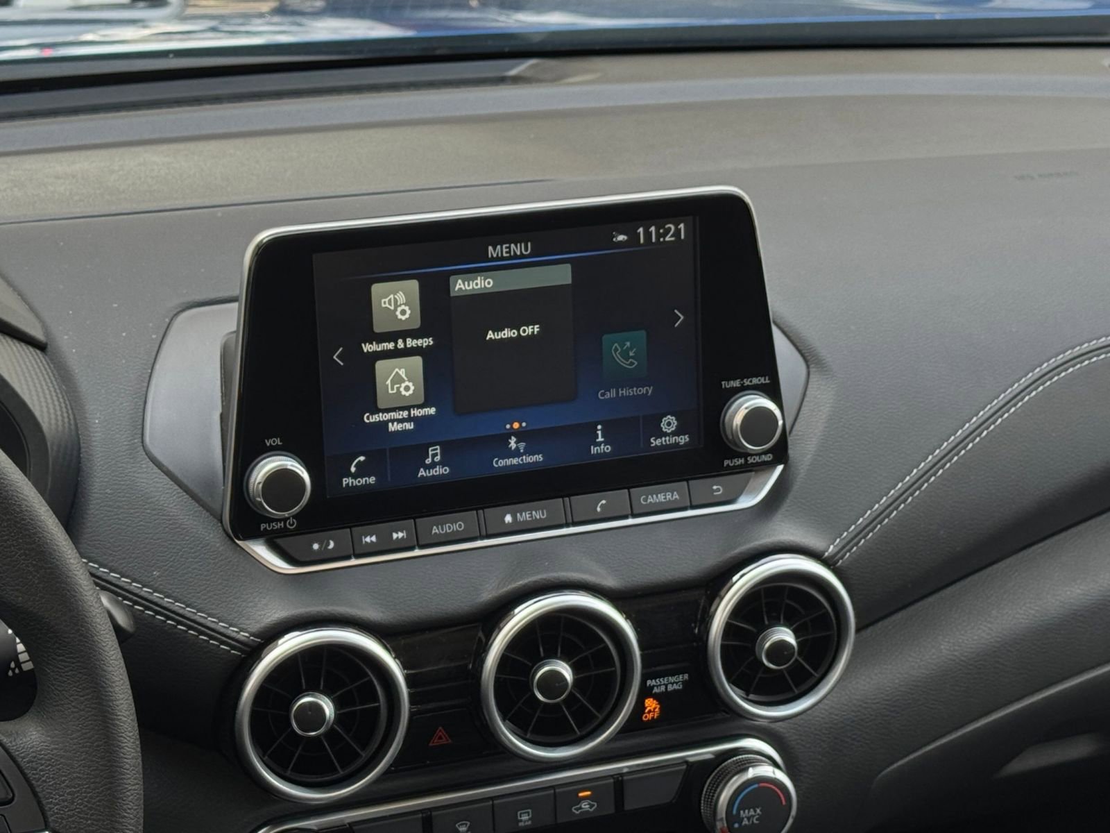 Used 2025 Nissan Sentra SV FWD image 17