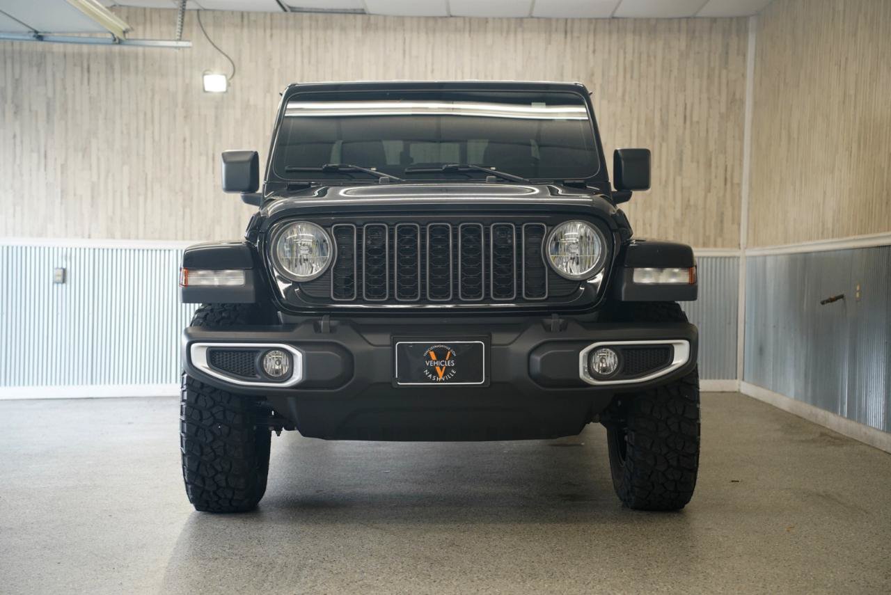 Used 2025 Jeep Gladiator Sport AWD/4WD image 2
