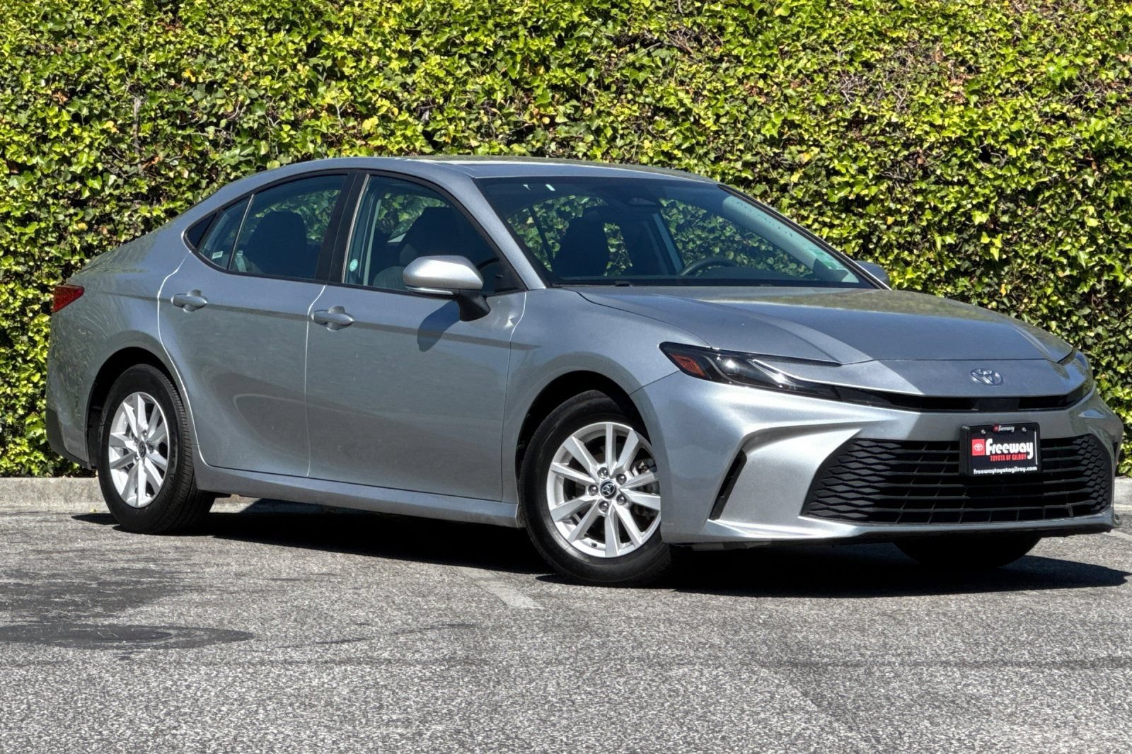 Used 2025 Toyota Camry LE FWD video 2