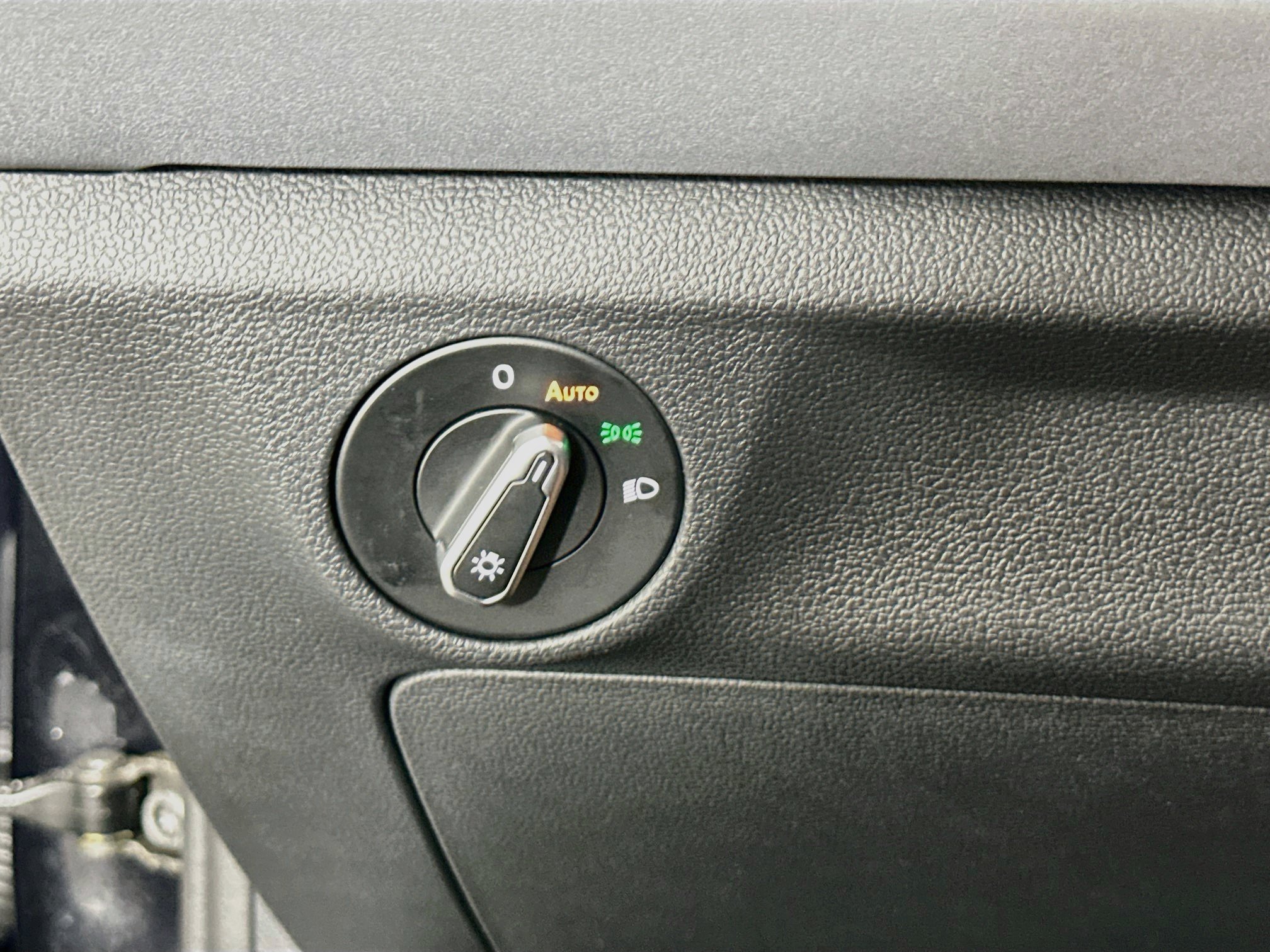 Used 2025 Volkswagen Jetta SE FWD image 17