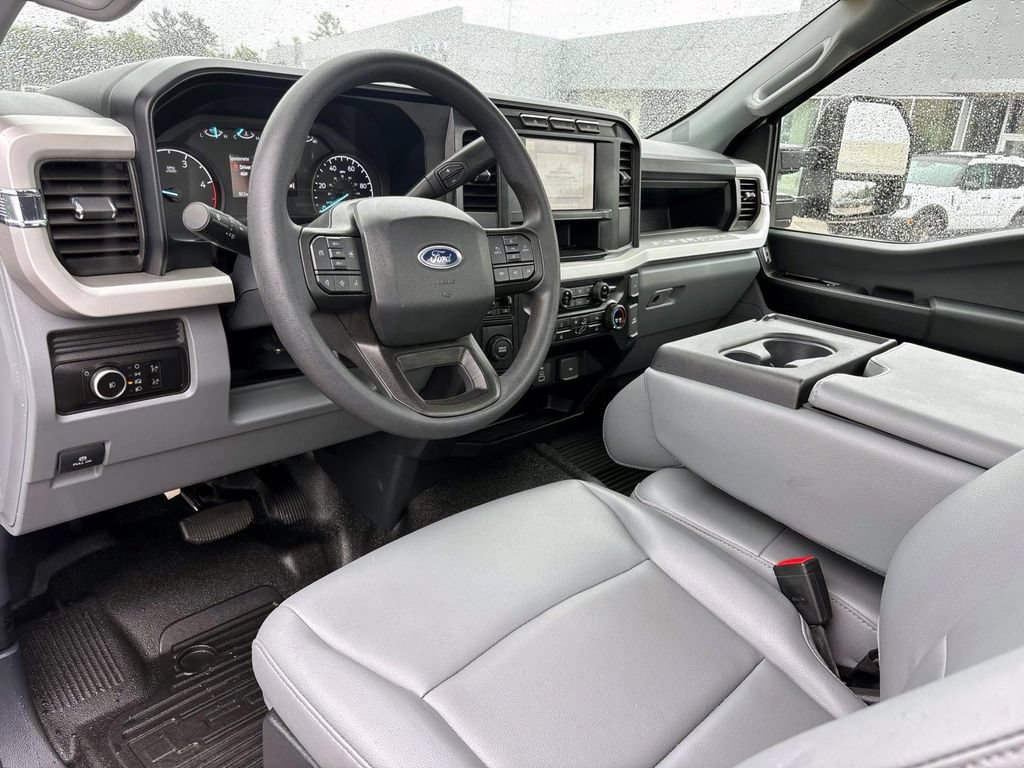 Used 2023 Ford F550 2WD Regular Cab Super Duty image 9