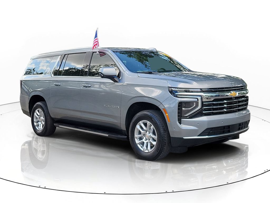 Used 2026 Chevrolet Suburban LT RWD image 2