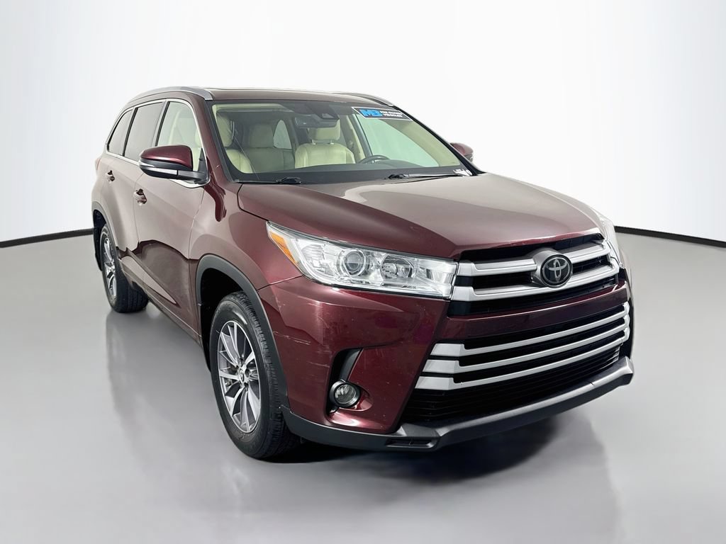 Used 2017 Toyota Highlander XLE AWD/4WD image 3