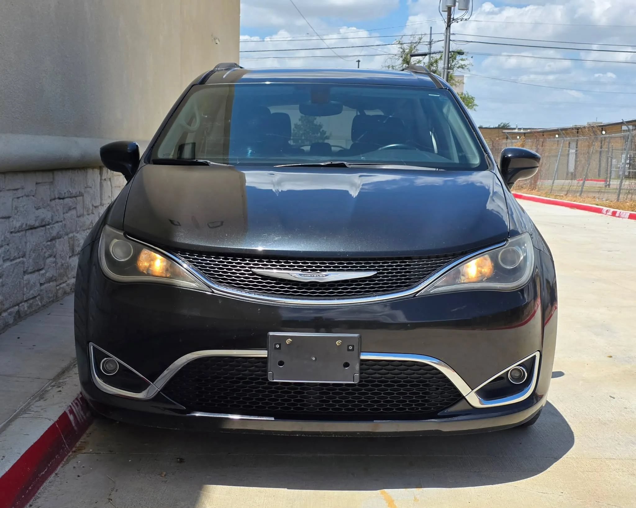 Used 2017 Chrysler Pacifica Touring-L w/ Tire & Wheel Group FWD image 8