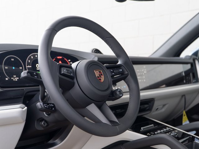 New 2026 Porsche Cayenne S image 4