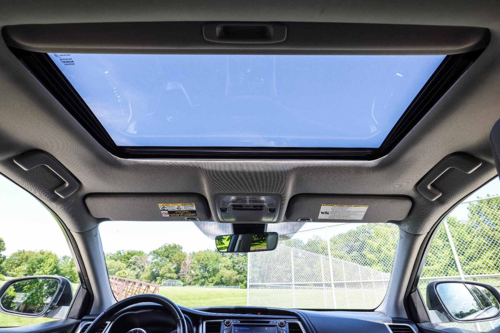 Used 2017 Toyota Highlander Limited AWD/4WD image 6
