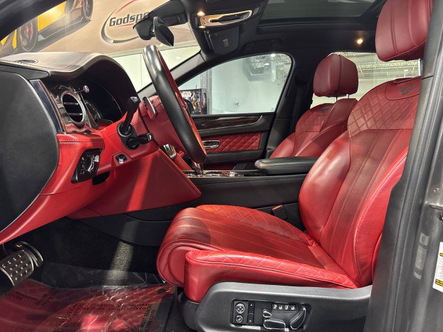 Used 2017 Bentley Bentayga image 11
