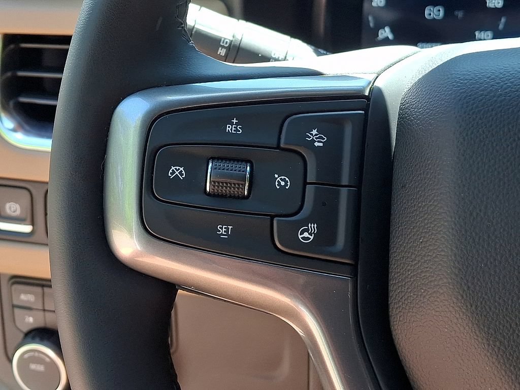 Used 2024 Chevrolet Suburban Premier AWD/4WD image 22