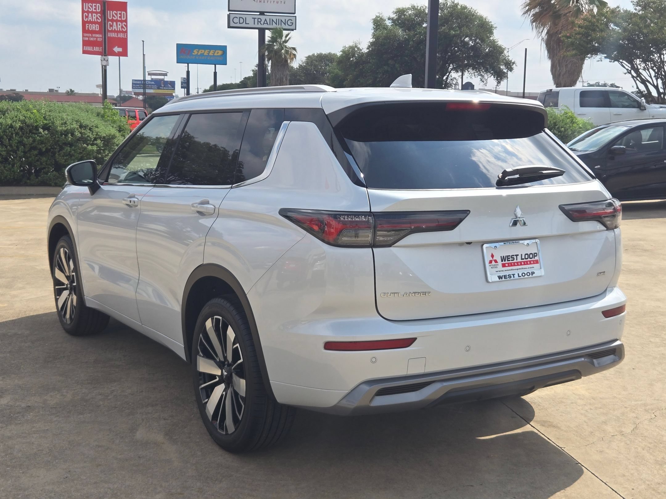 New 2026 Mitsubishi Outlander SEL FWD image 3