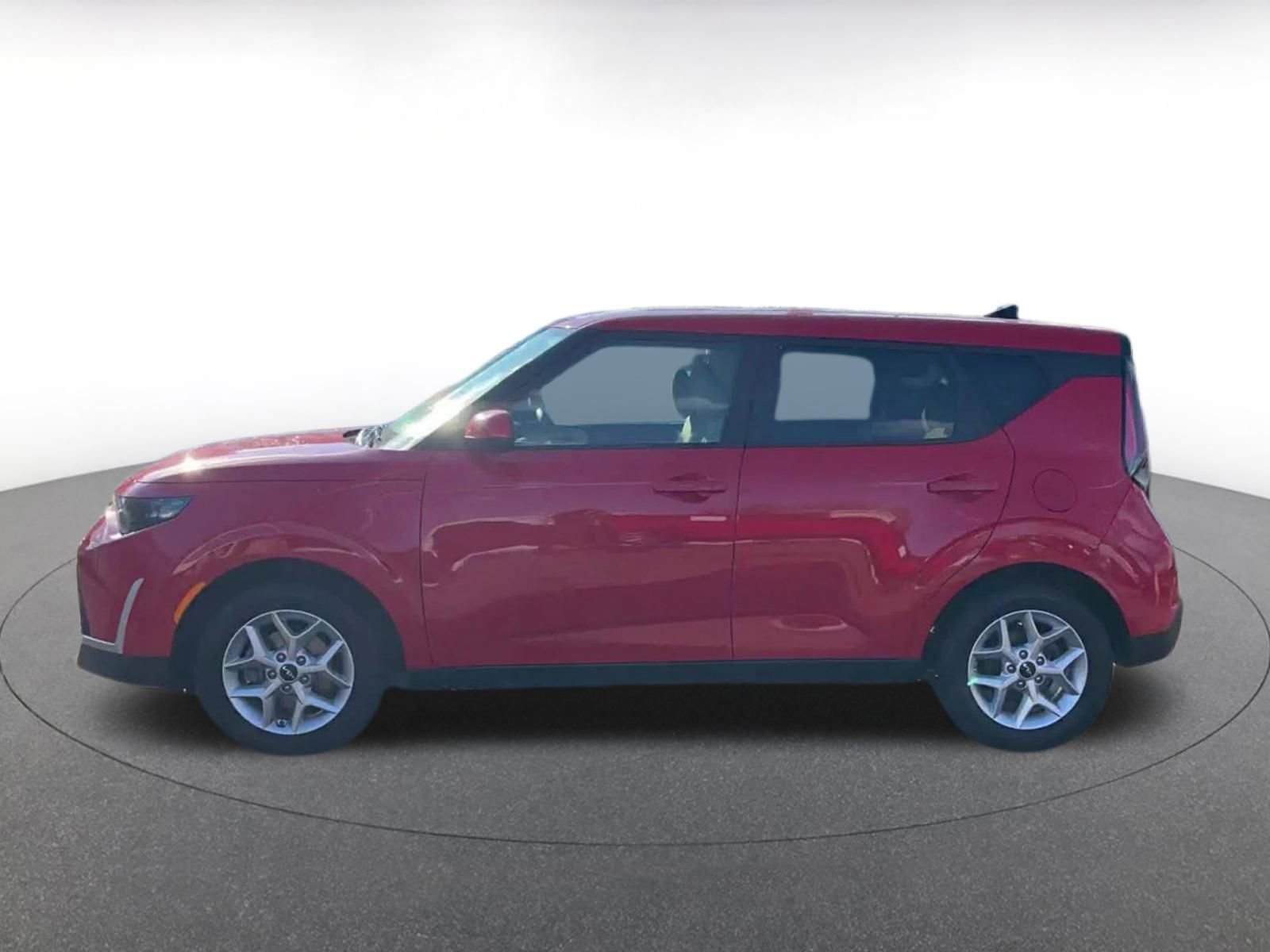 Used 2025 Kia Soul LX w/ LX Technology Package image 9