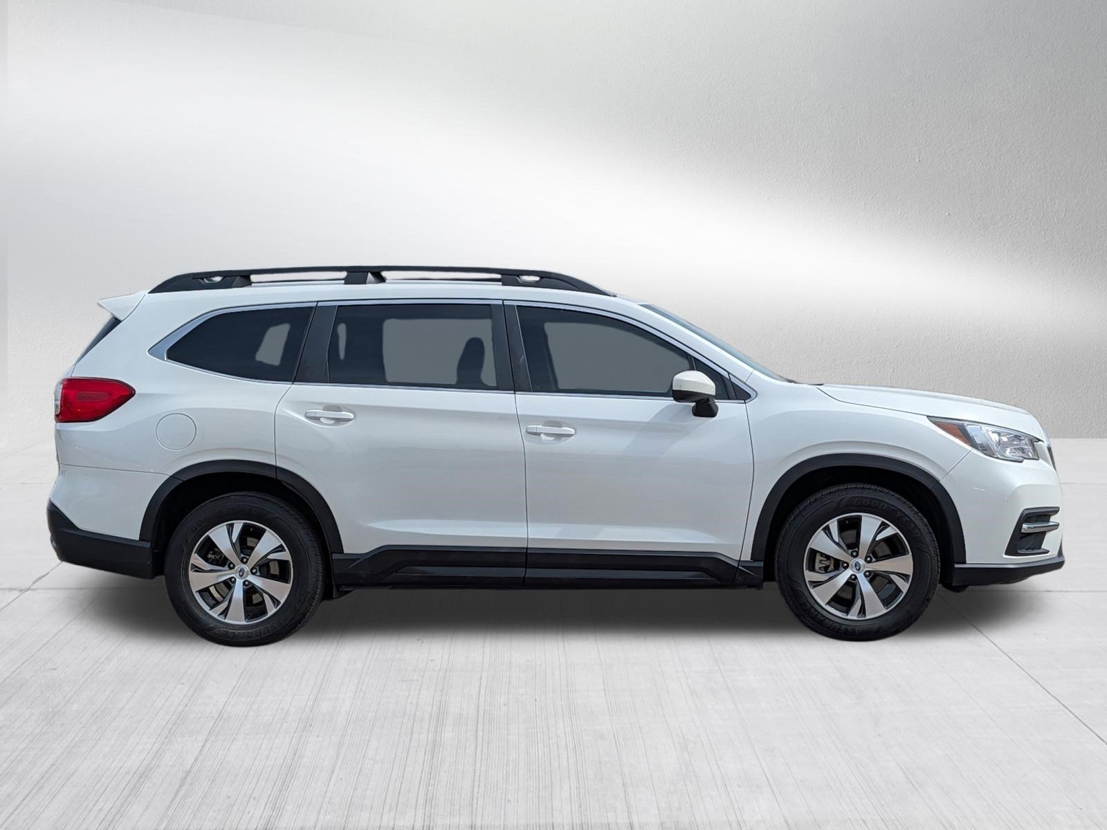 Used 2022 Subaru Ascent Premium image 8