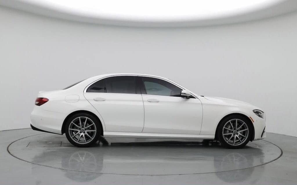 Used 2022 Mercedes-Benz E 350 4MATIC Sedan image 3