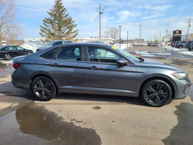 Used 2023 Volkswagen Jetta SE w/ Panoramic Sunroof Package image 5
