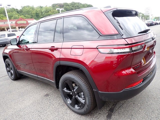 New 2025 Jeep Grand Cherokee Limited w/ Black Appearance Package image 3