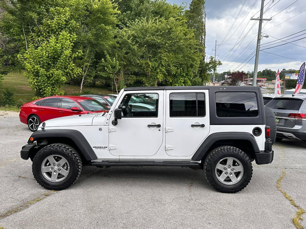 Used 2012 Jeep Wrangler Unlimited Rubicon w/ Connectivity Group AWD/4WD image 8