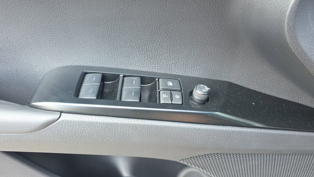Used 2025 Toyota Camry SE image 19