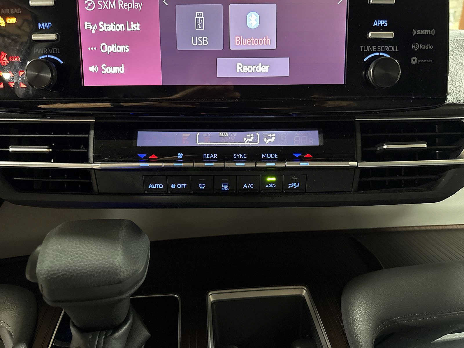 Used 2022 Toyota Sienna LE FWD image 22