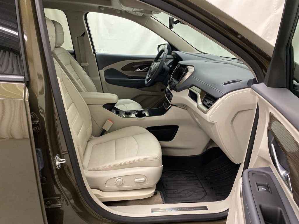 Used 2024 GMC Terrain Denali w/ Denali Premium Package image 15