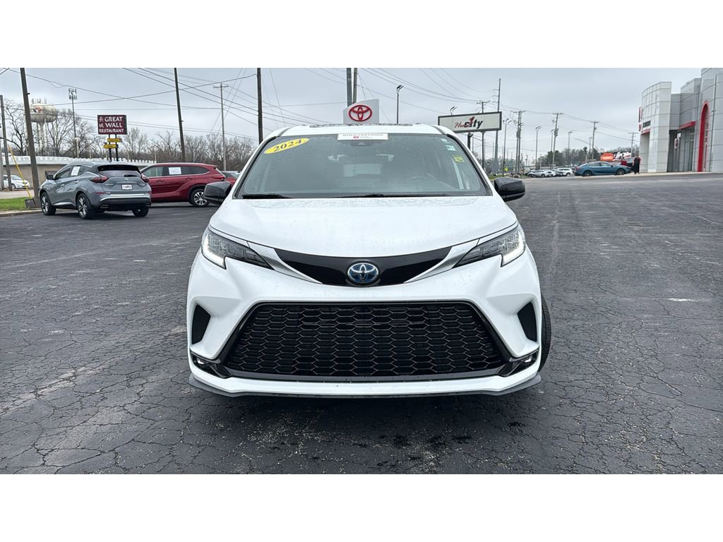 Certified 2024 Toyota Sienna XSE w/ XSE Plus Package image 2