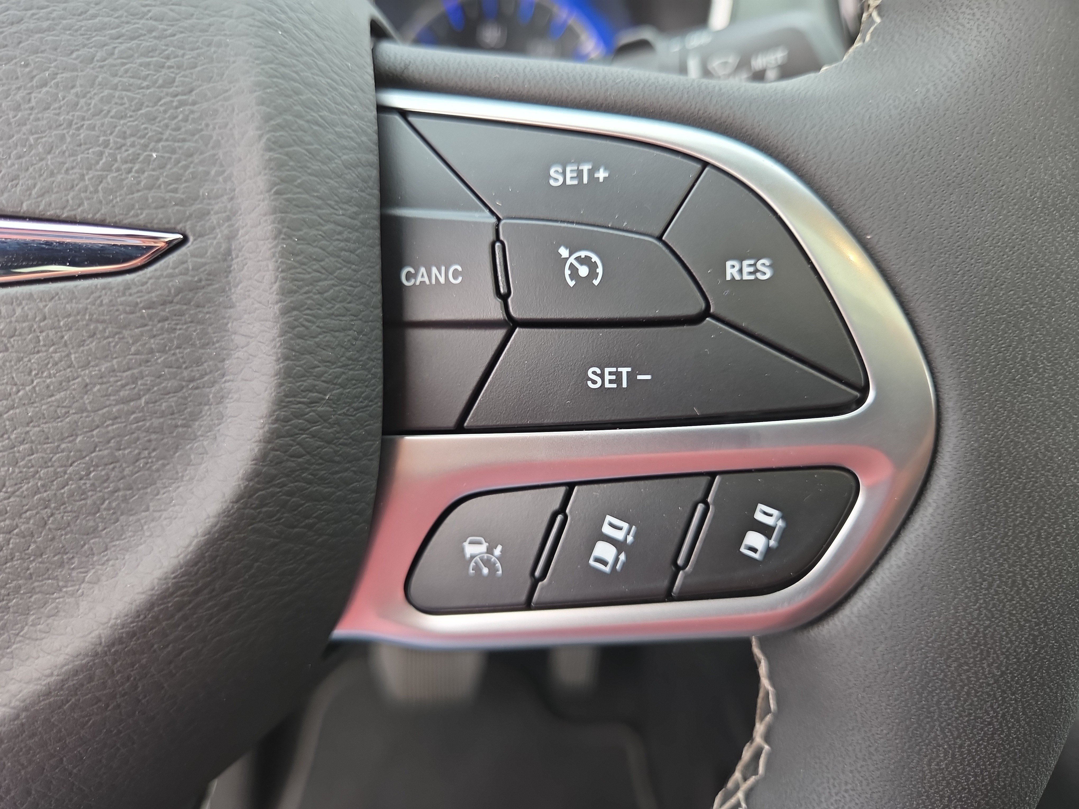 Certified 2026 Chrysler Pacifica Limited FWD image 29