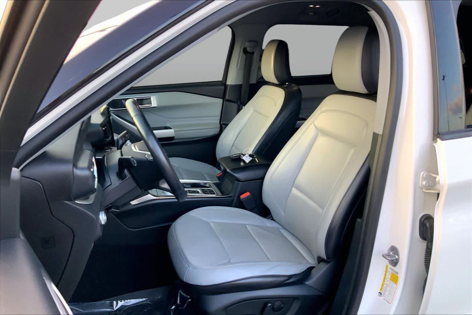 Used 2021 Ford Explorer XLT w/ Equipment Group 202A RWD image 8