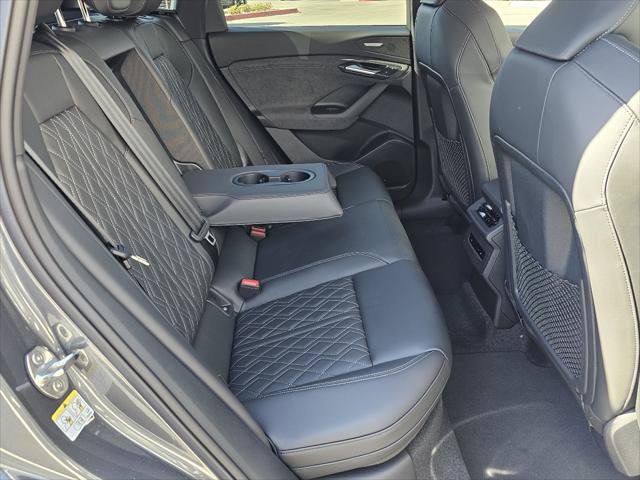 New 2025 Audi SQ6 e-tron Premium Plus AWD/4WD image 6