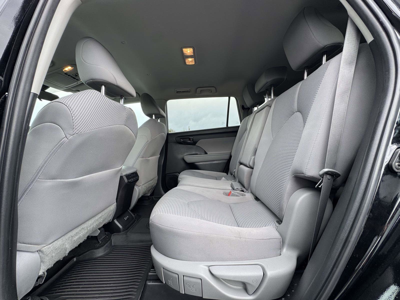 Used 2023 Toyota Highlander LE FWD image 9