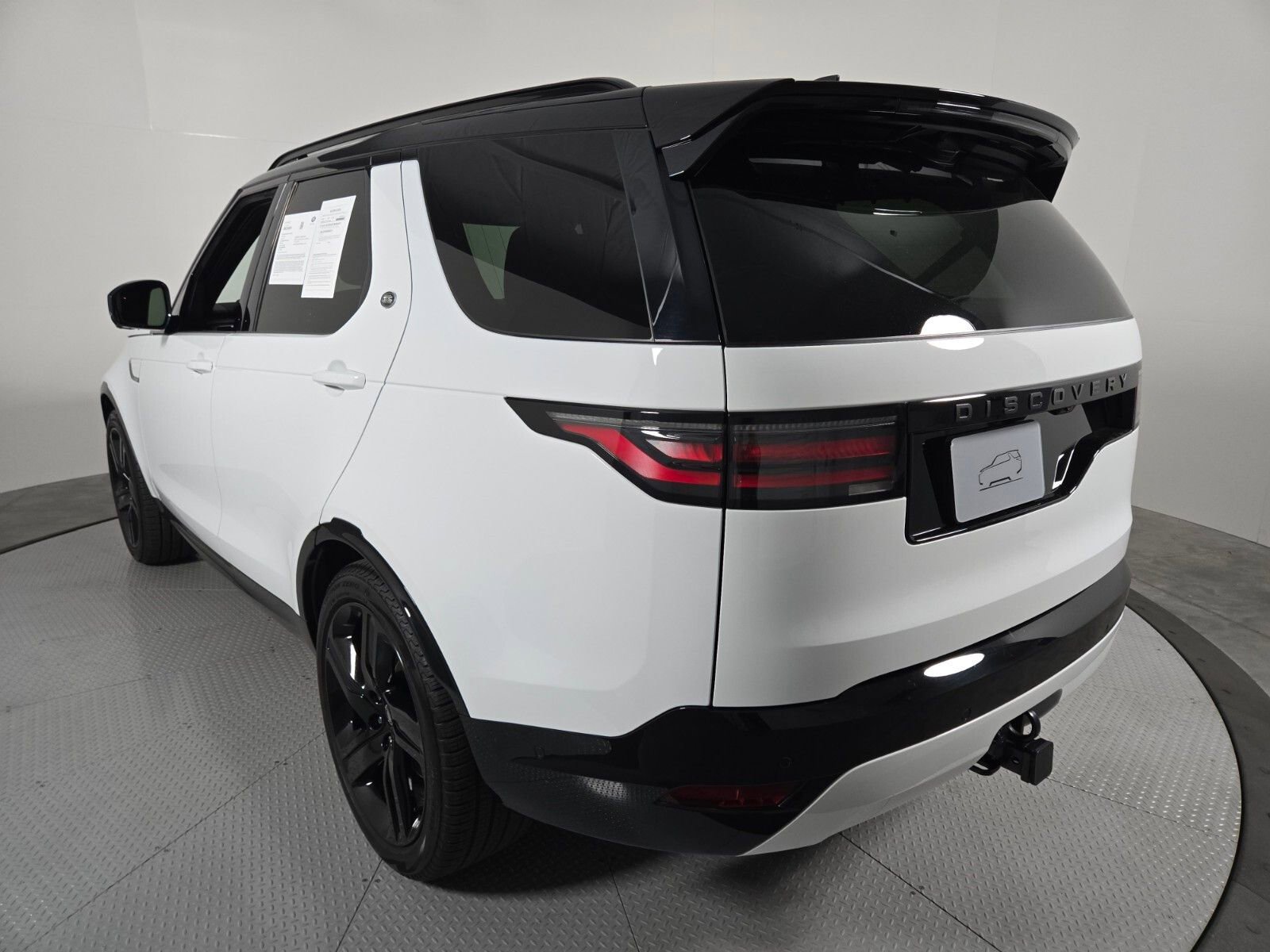 Used 2025 Land Rover Discovery Dynamic SE AWD/4WD image 7