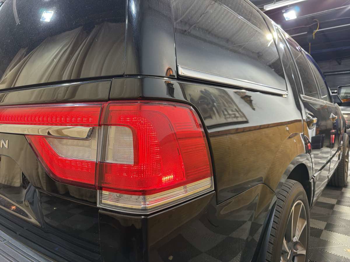 Used 2017 Lincoln Navigator Reserve image 10