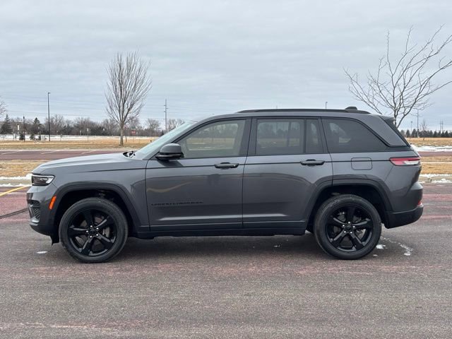 Used 2022 Jeep Grand Cherokee Altitude image 22