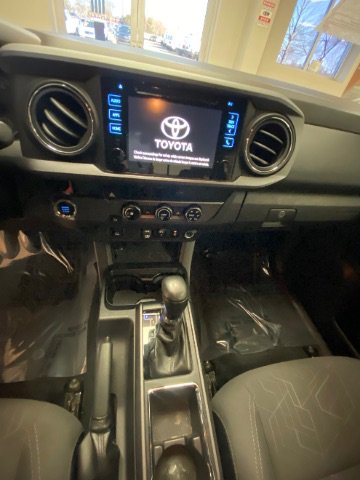 Used 2018 Toyota Tacoma TRD Sport image 13