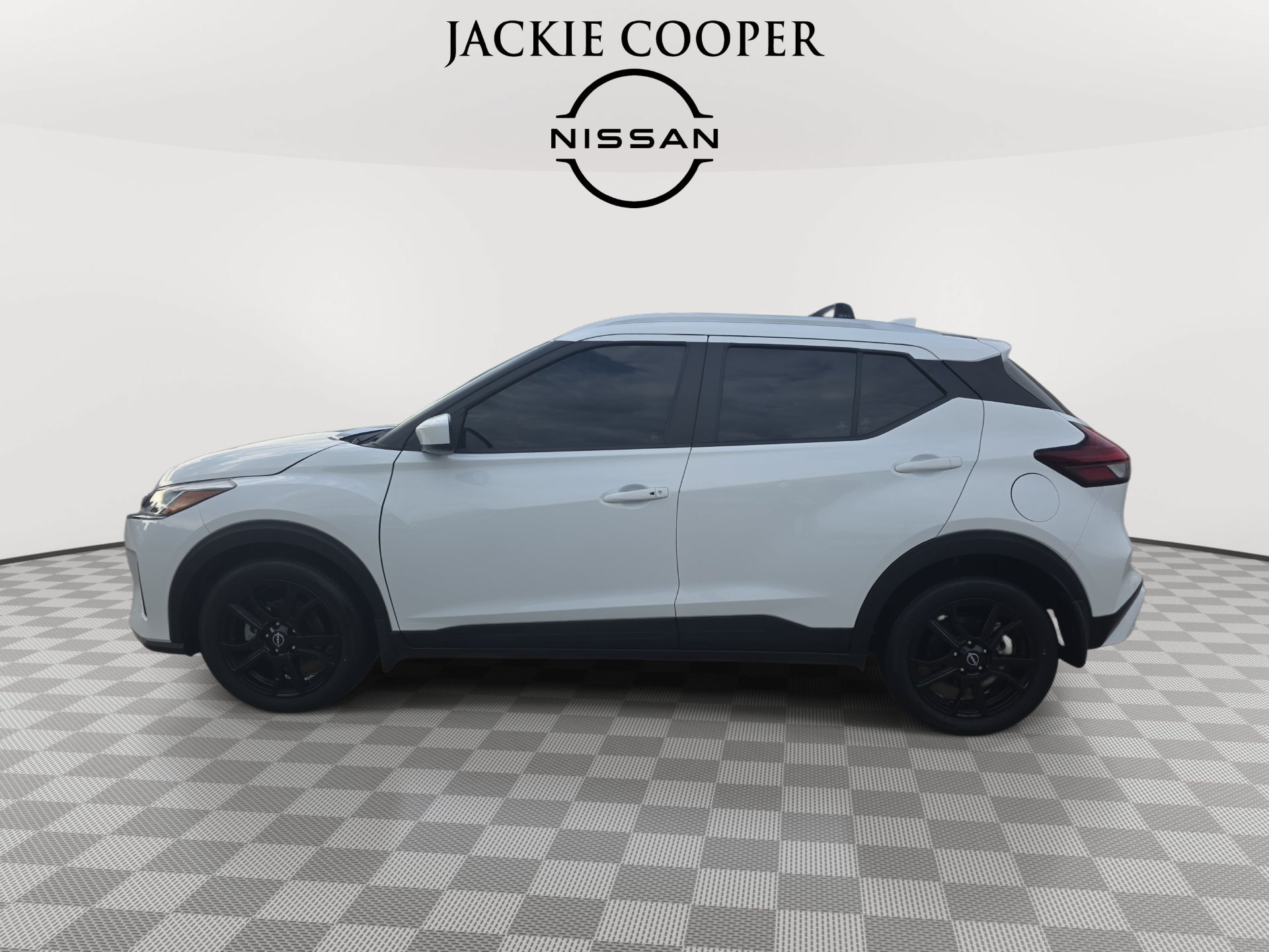 Used 2024 Nissan Kicks SV w/ Exterior Package FWD image 8