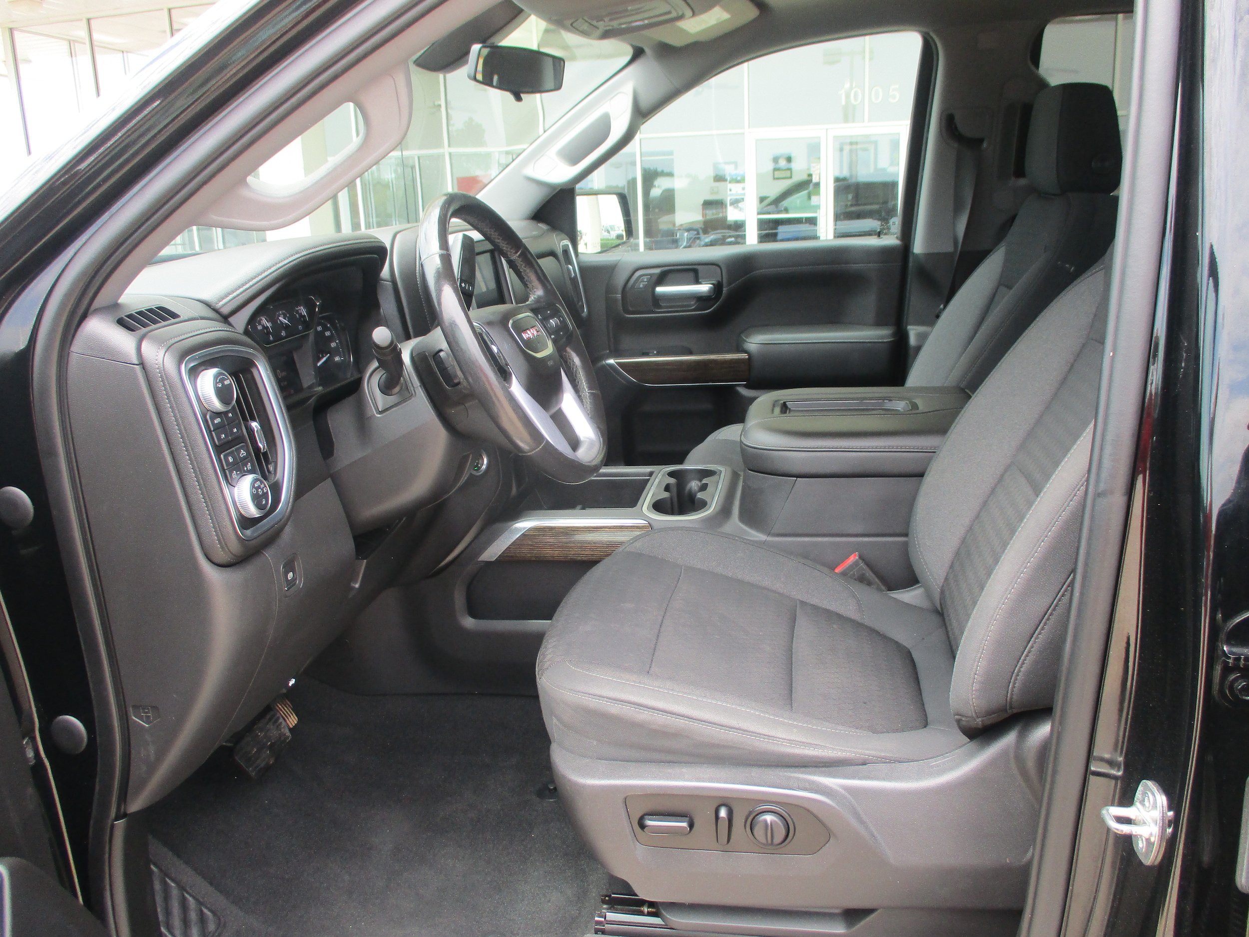 Used 2020 GMC Sierra 1500 Elevation w/ Elevation Value Package AWD/4WD image 4