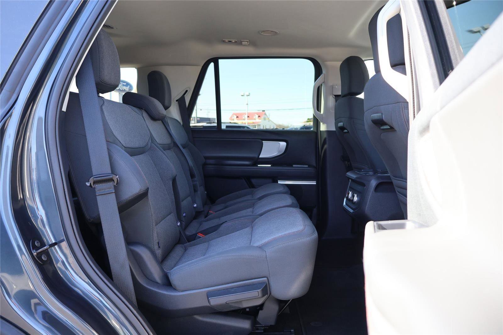 Certified 2025 Ford Expedition Active image 36