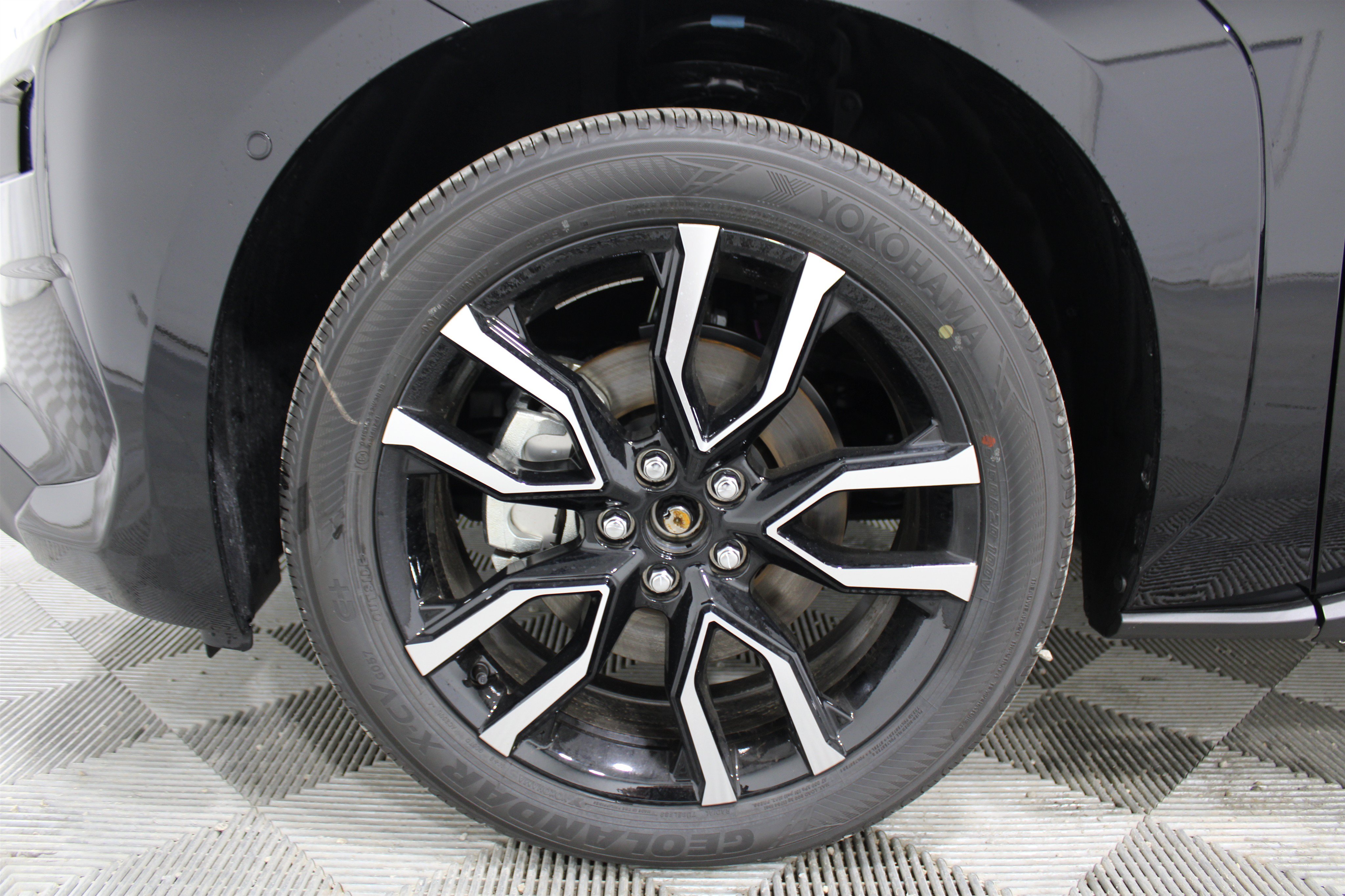 New 2026 Subaru Solterra AWD/4WD image 32