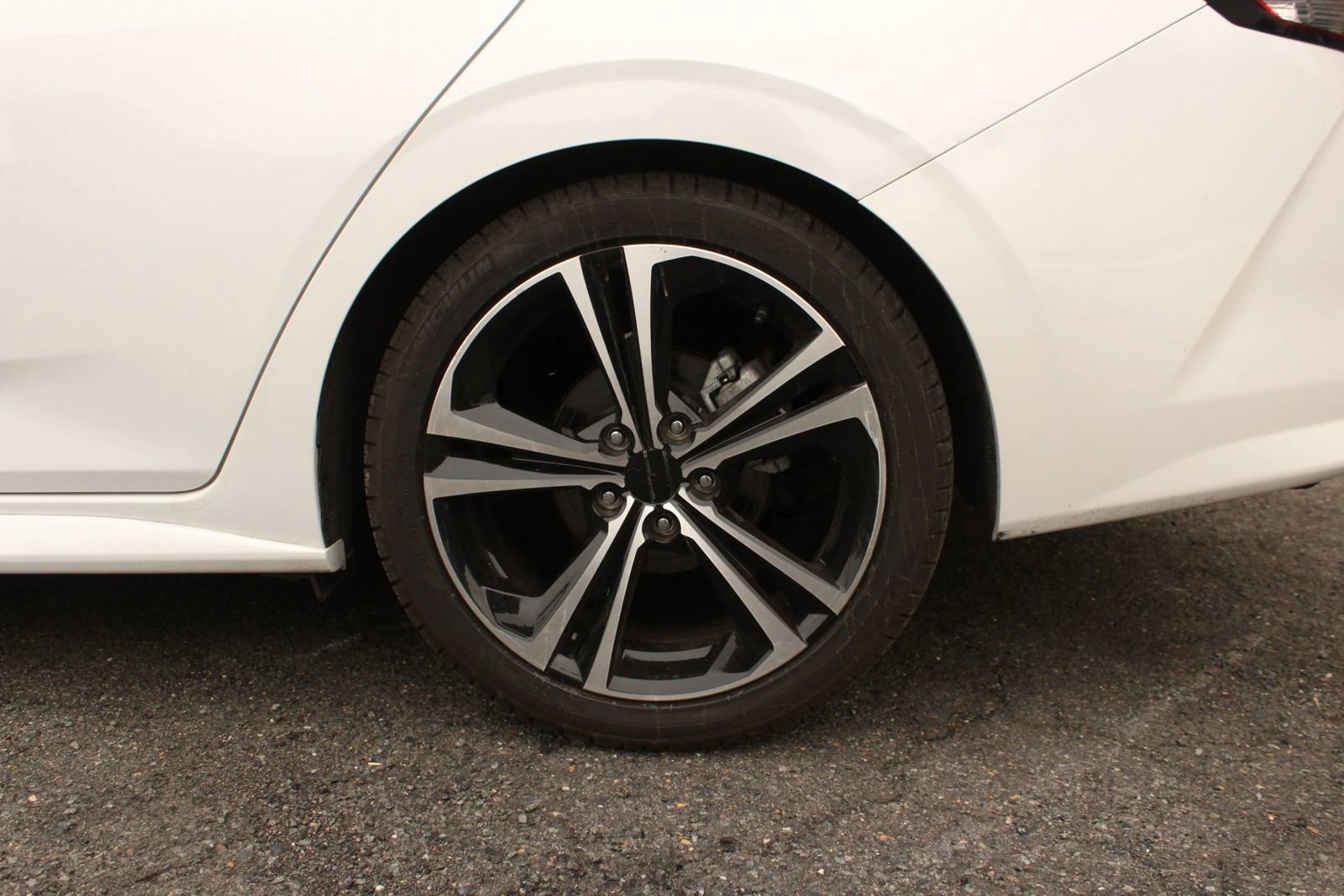 Used 2021 Nissan Sentra SR w/ SR Premium Package FWD image 9