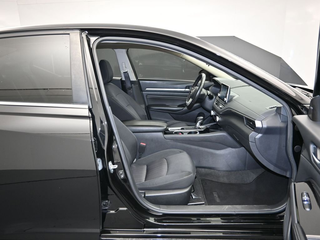 Certified 2022 Nissan Altima 2.5 SV w/ SV Premium Package FWD image 25