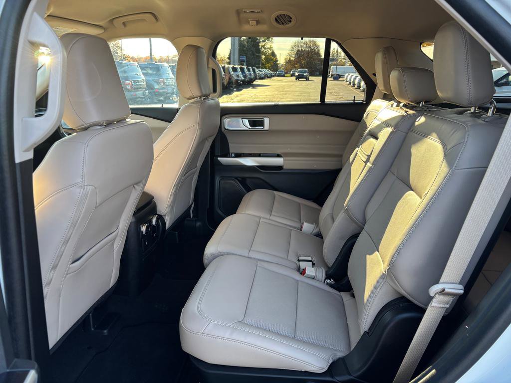 Used 2023 Ford Explorer Limited w/ Limited Technology Package image 12