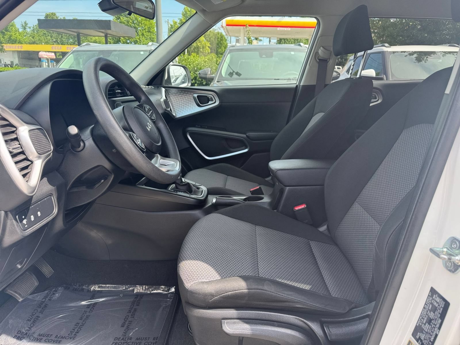 Used 2025 Kia Soul LX w/ LX Technology Package FWD image 24