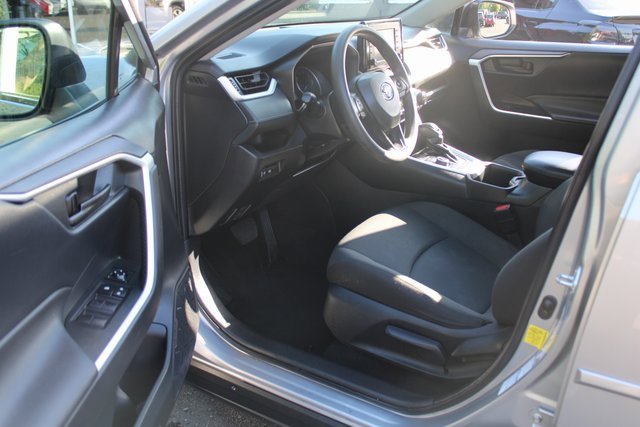 Used 2022 Toyota RAV4 LE image 15