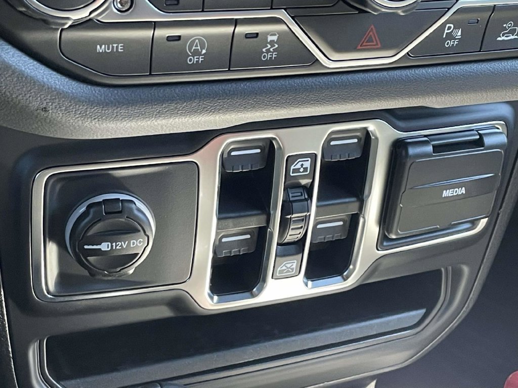 New 2027 Jeep Wrangler Unlimited Sahara AWD/4WD image 40