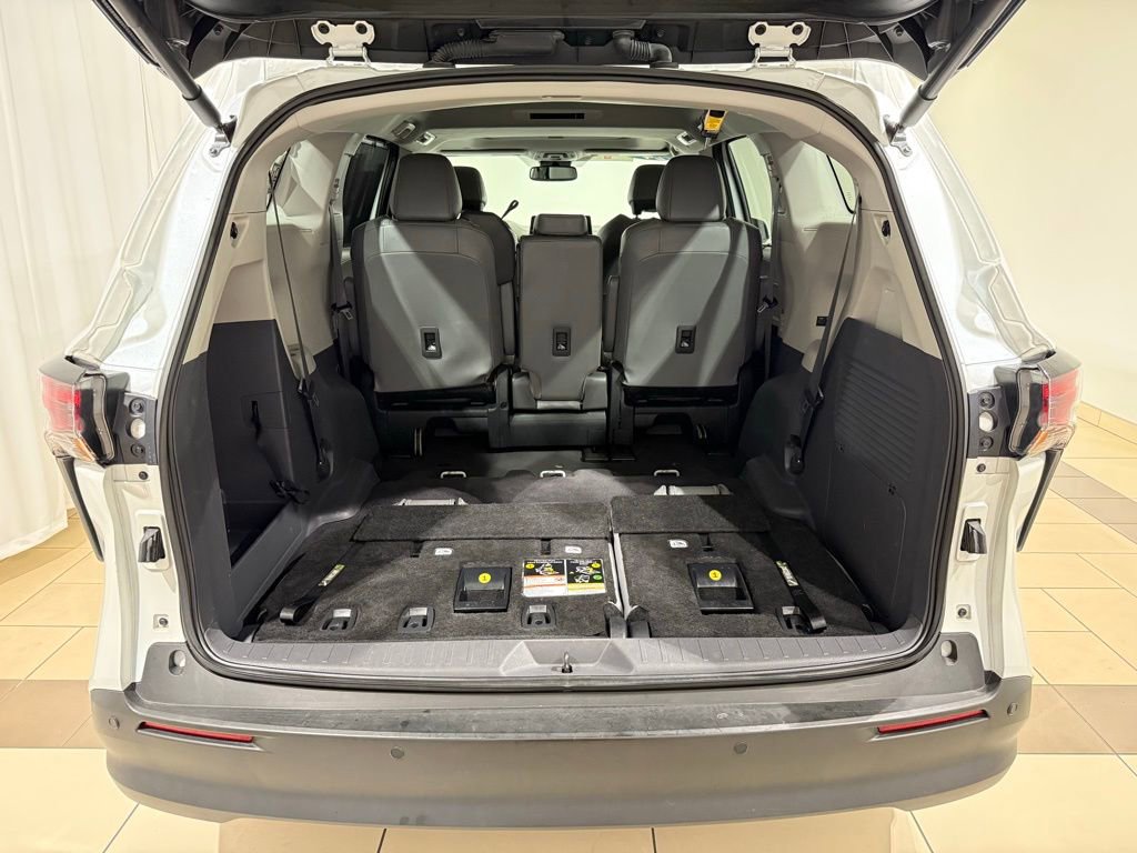 Certified 2024 Toyota Sienna XLE image 12