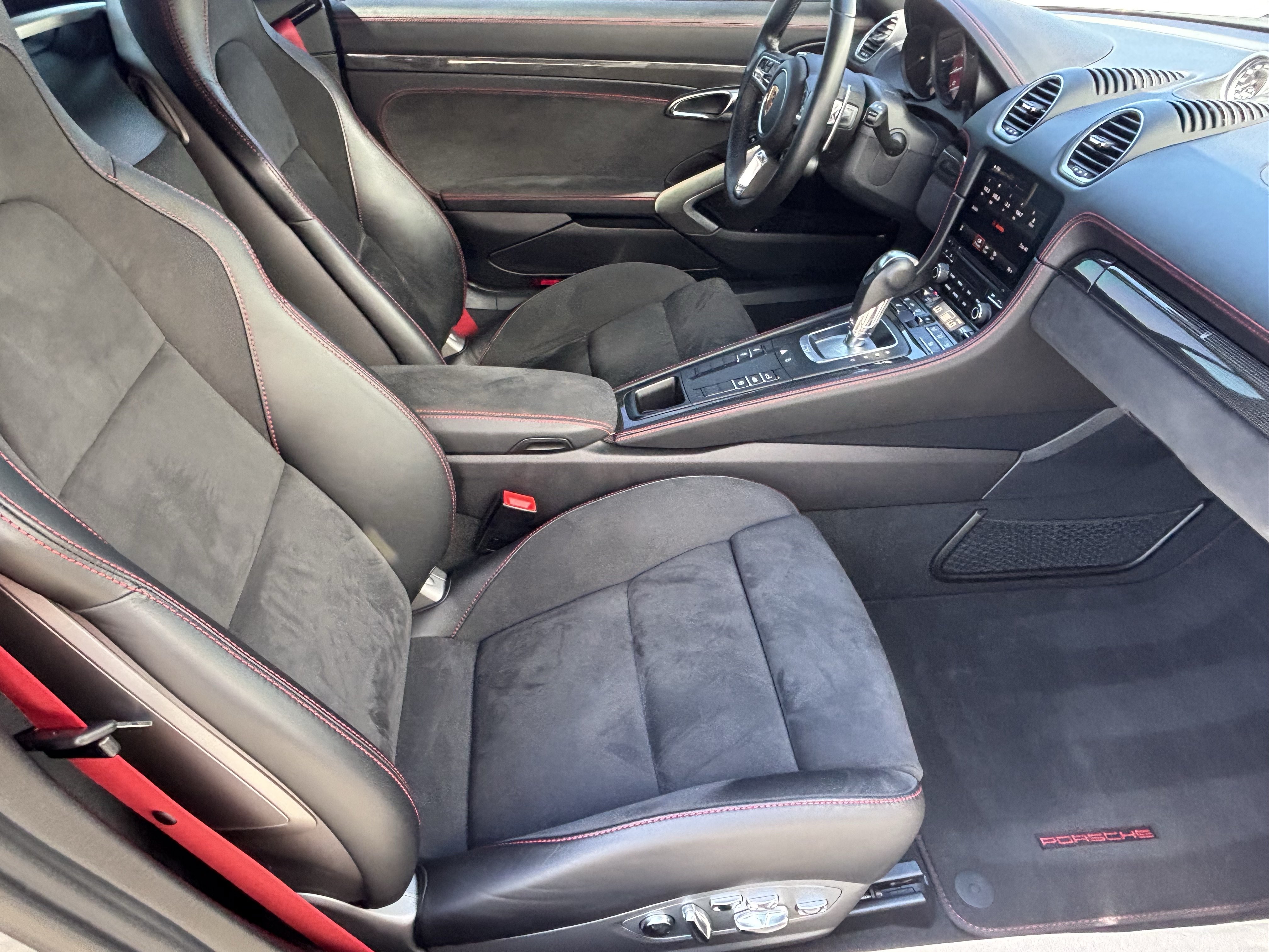Used 2022 Porsche 718 Cayman GTS RWD image 9