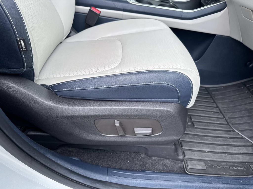 New 2025 Kia Carnival SX Prestige FWD image 18