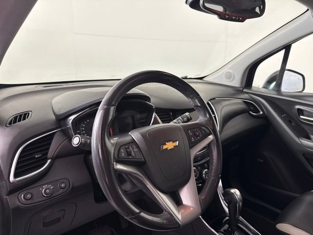 Used 2018 Chevrolet Trax Premier w/ Midnight Edition FWD image 18