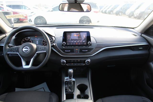 Used 2025 Nissan Altima 2.5 SV image 11