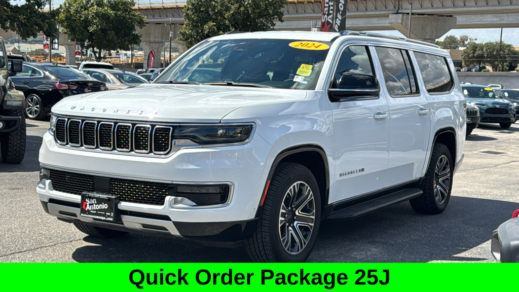 Used 2024 Jeep Wagoneer L Series II RWD image 3